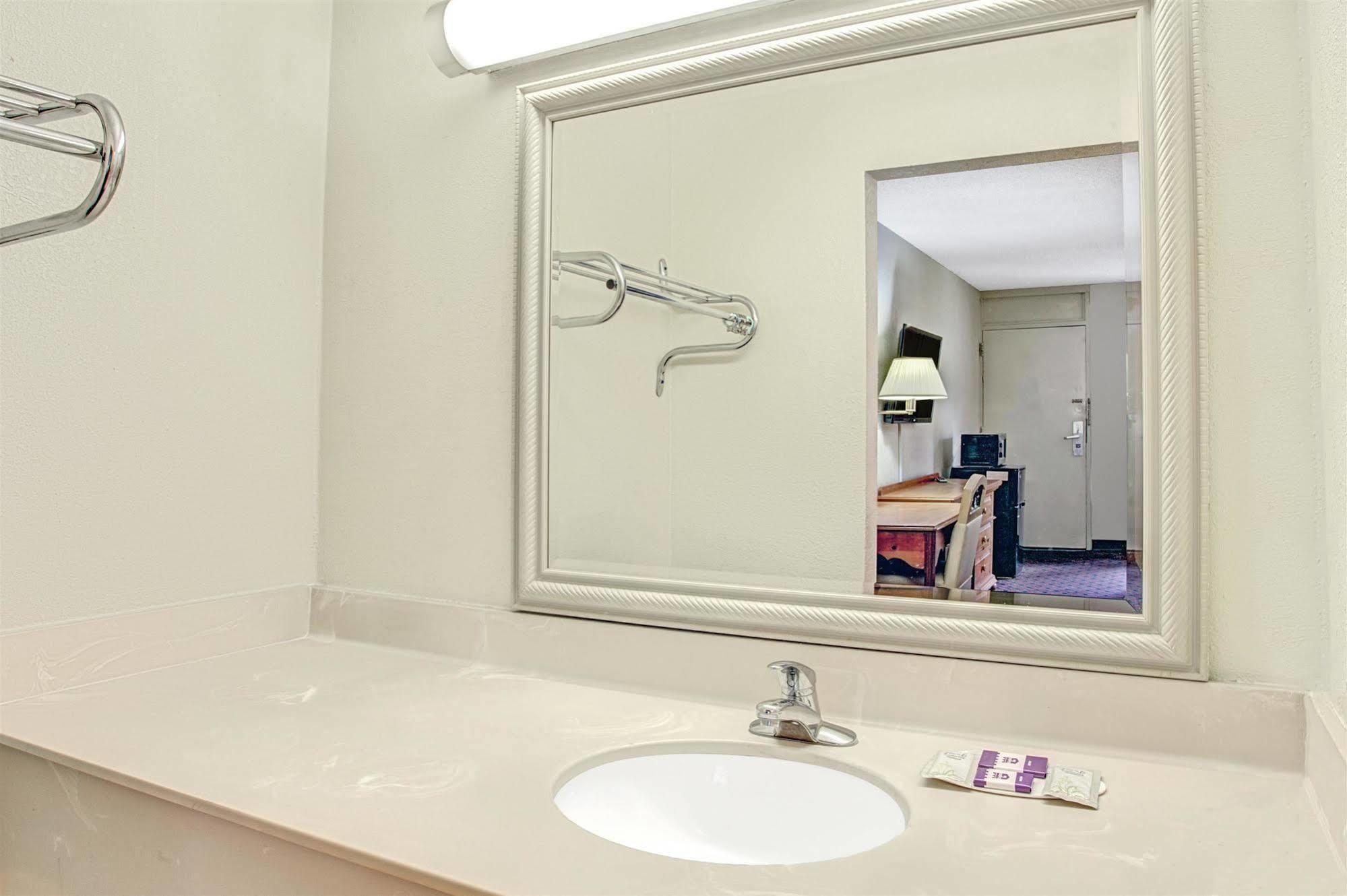 Knights Inn Memphis Airport Екстер'єр фото