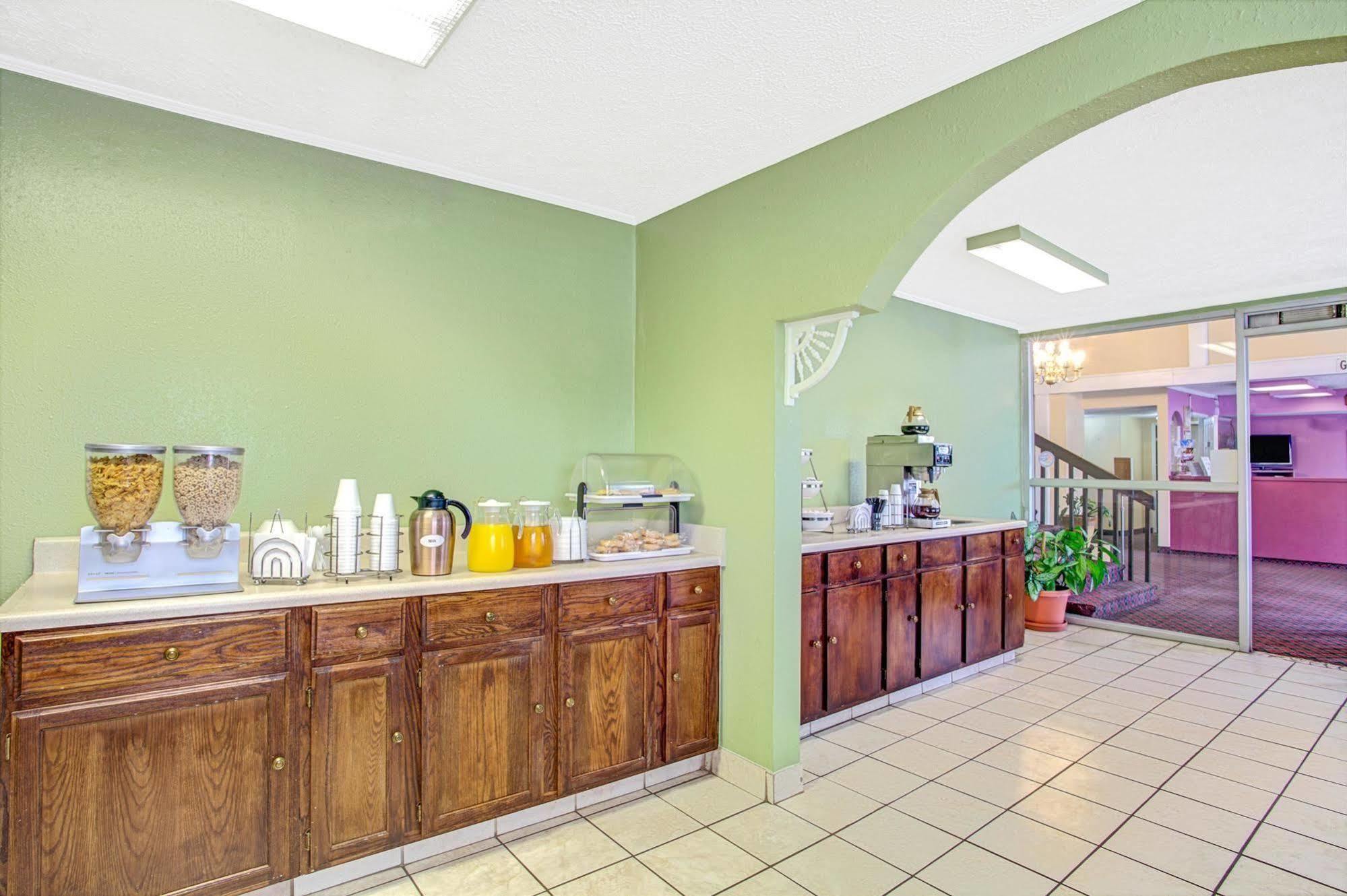 Knights Inn Memphis Airport Екстер'єр фото