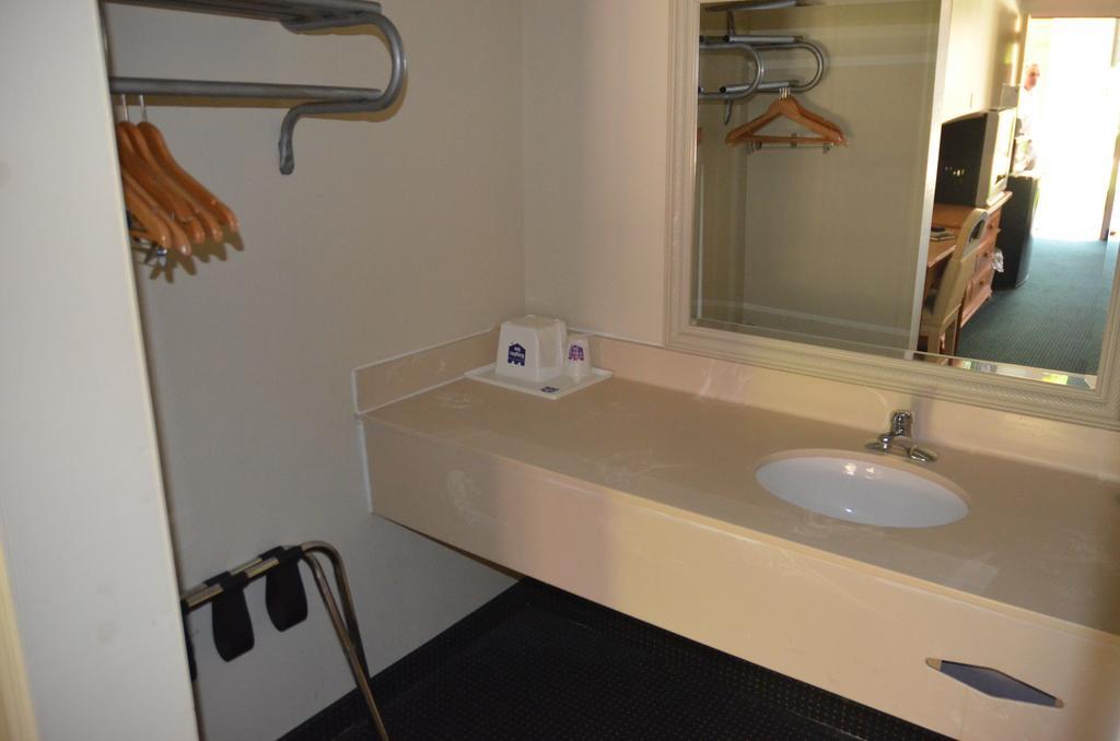 Knights Inn Memphis Airport Екстер'єр фото